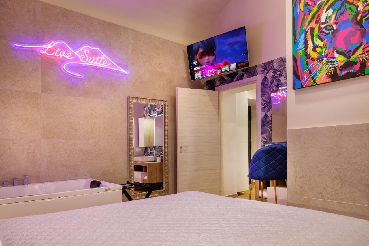Live Suite Napoli Zewnętrze zdjęcie